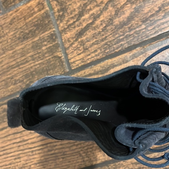 NIB Elizabeth and James e-Moxy Platform Booties, Size 8.5, Grey Suede. - Picture 4 of 6